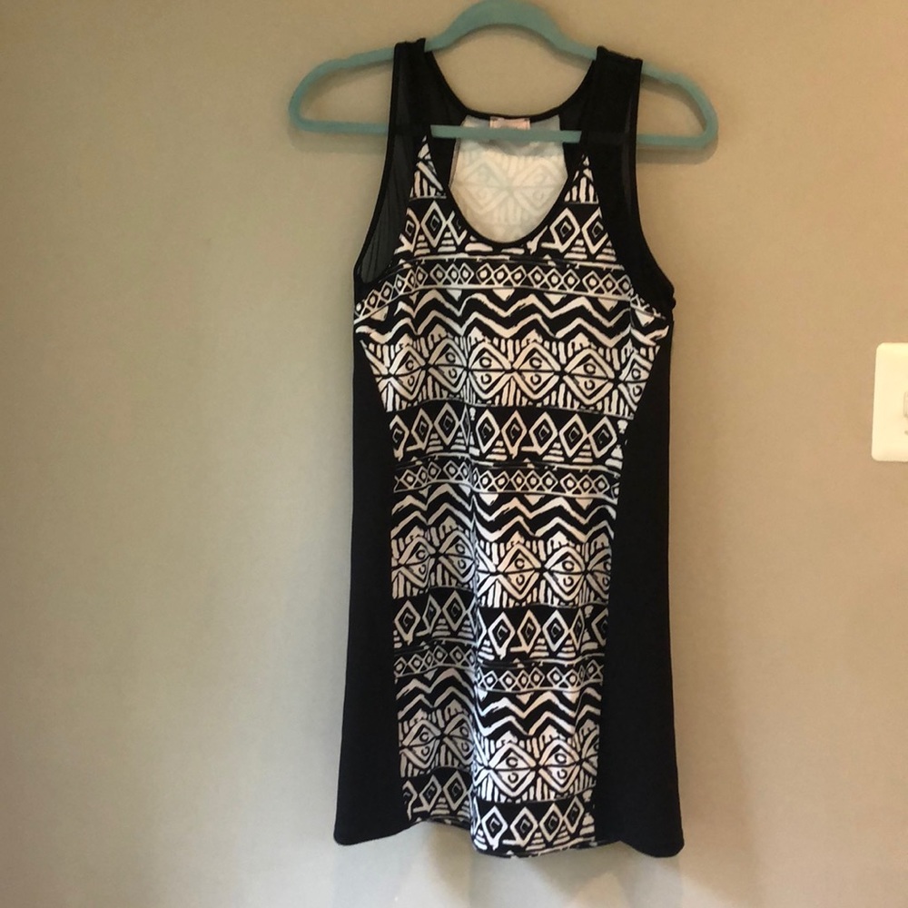 Love..ady Black and White Middy Dress